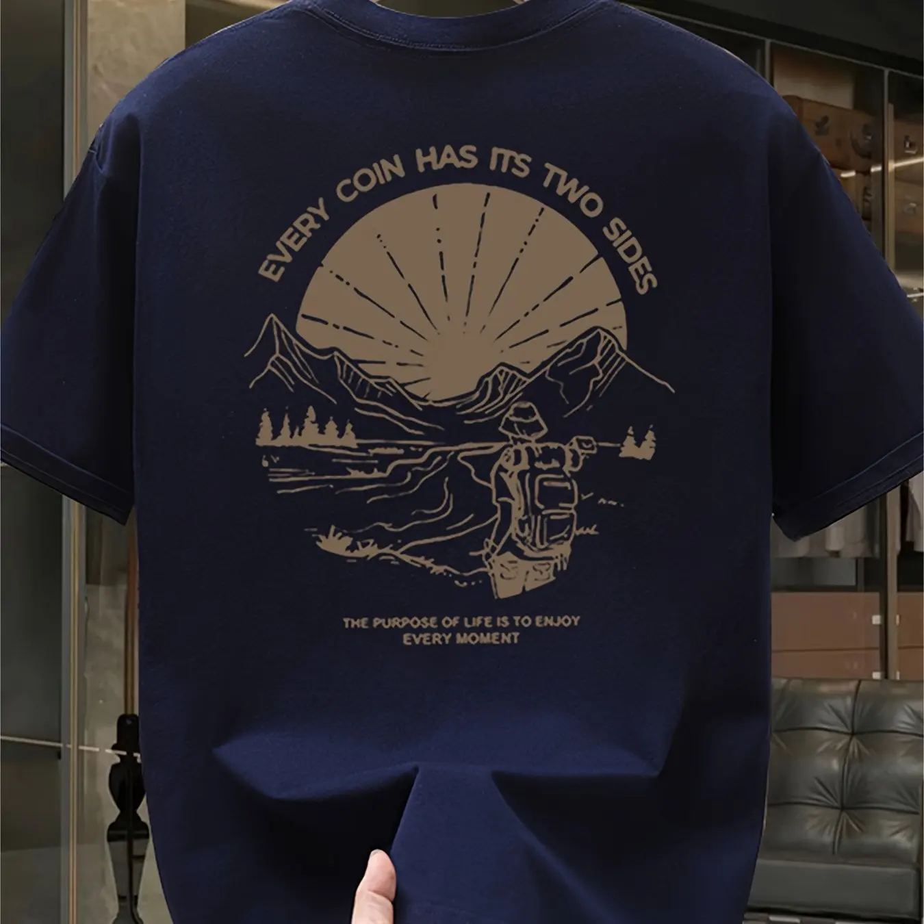 Outdoor Adventure Quotes Short - Camiseta Gráfica Vintage para Caminhadas na