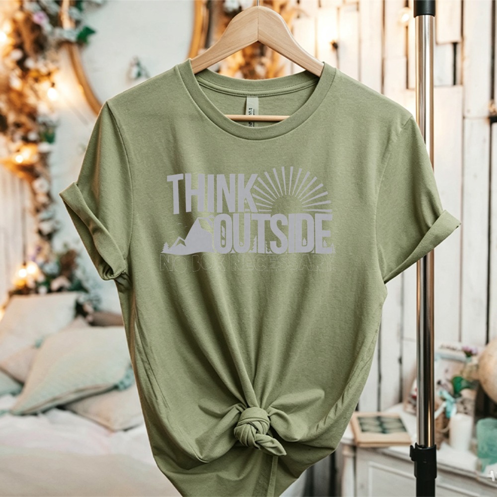 Camiseta Gráfica Think Outside - Outdoor Adventure Quotes Short avaliação e preço